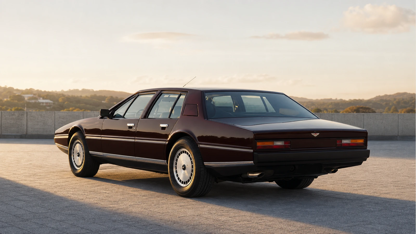 Aston Martin Lagonda Series 2 — вид сзади в три четверти