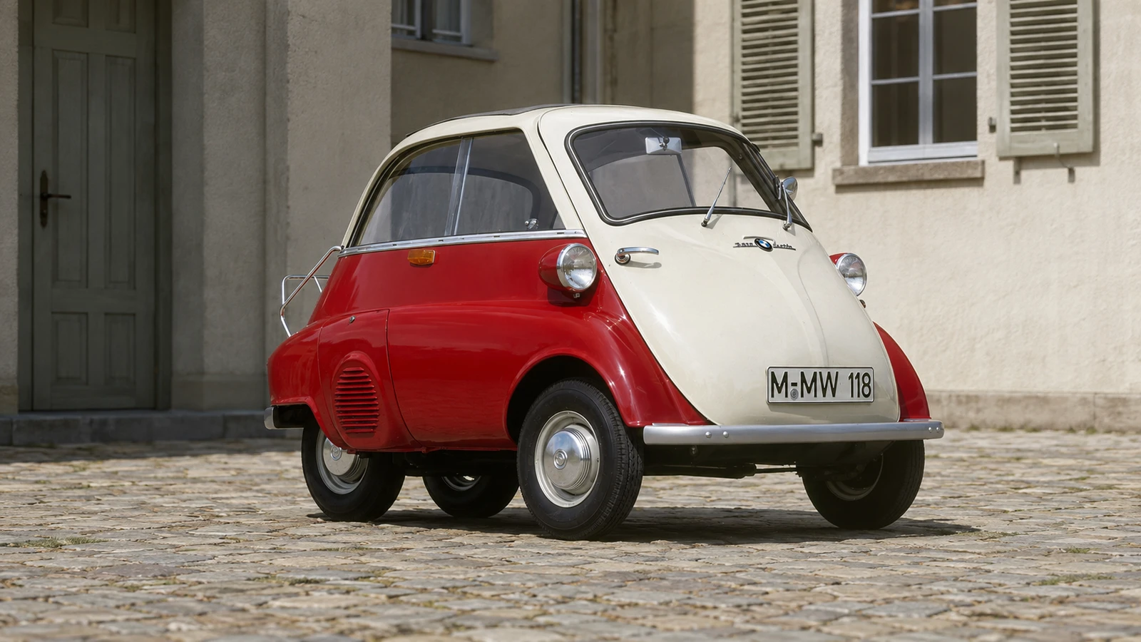 BMW Isetta 300 Export с закрытой передней дверью и сдвижными боковыми окнами