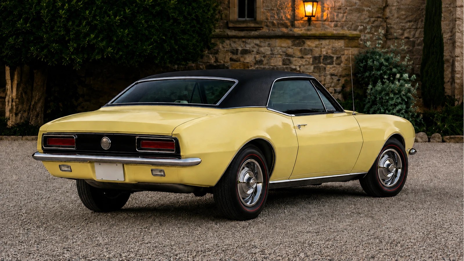 Chevrolet Camaro SS350 RS 1967 года, вид сзади справа