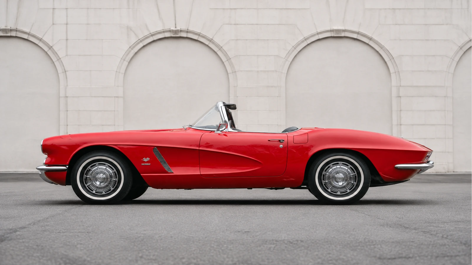 Chevrolet Corvette C1 1962 года — вид сбоку