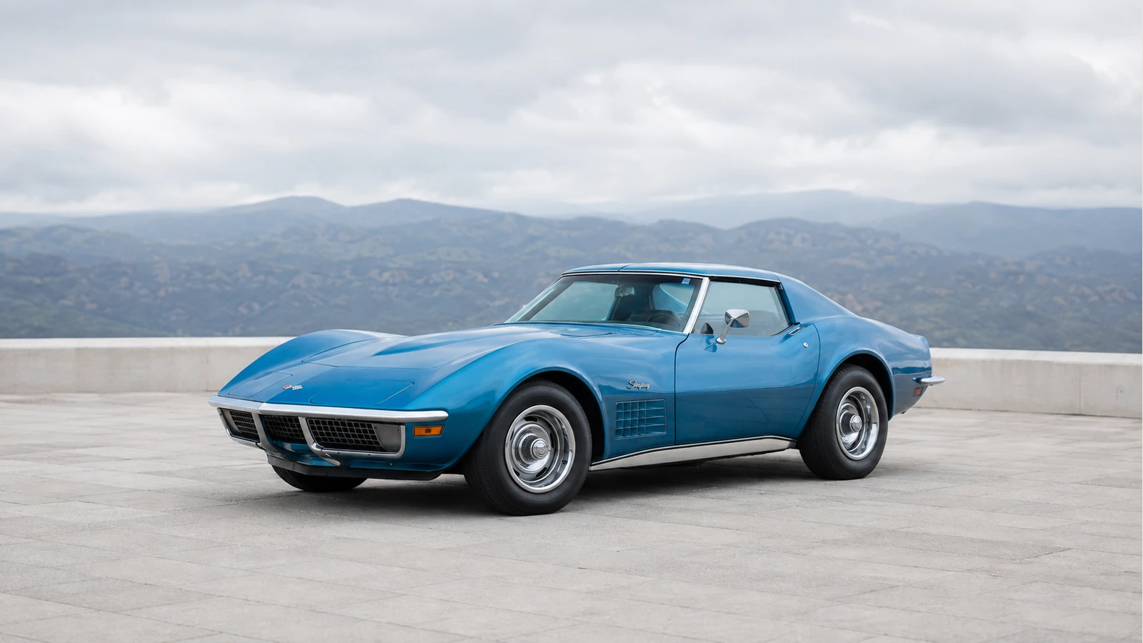 Chevrolet Corvette C3 1971 года — вид спереди в три четверти