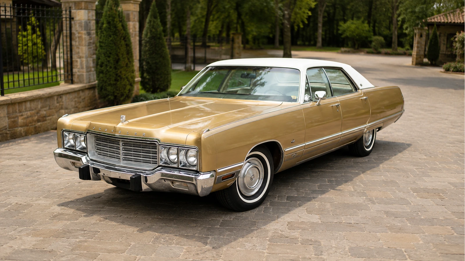 Chrysler New Yorker Brougham 1973 года — общий вид с высокой точки