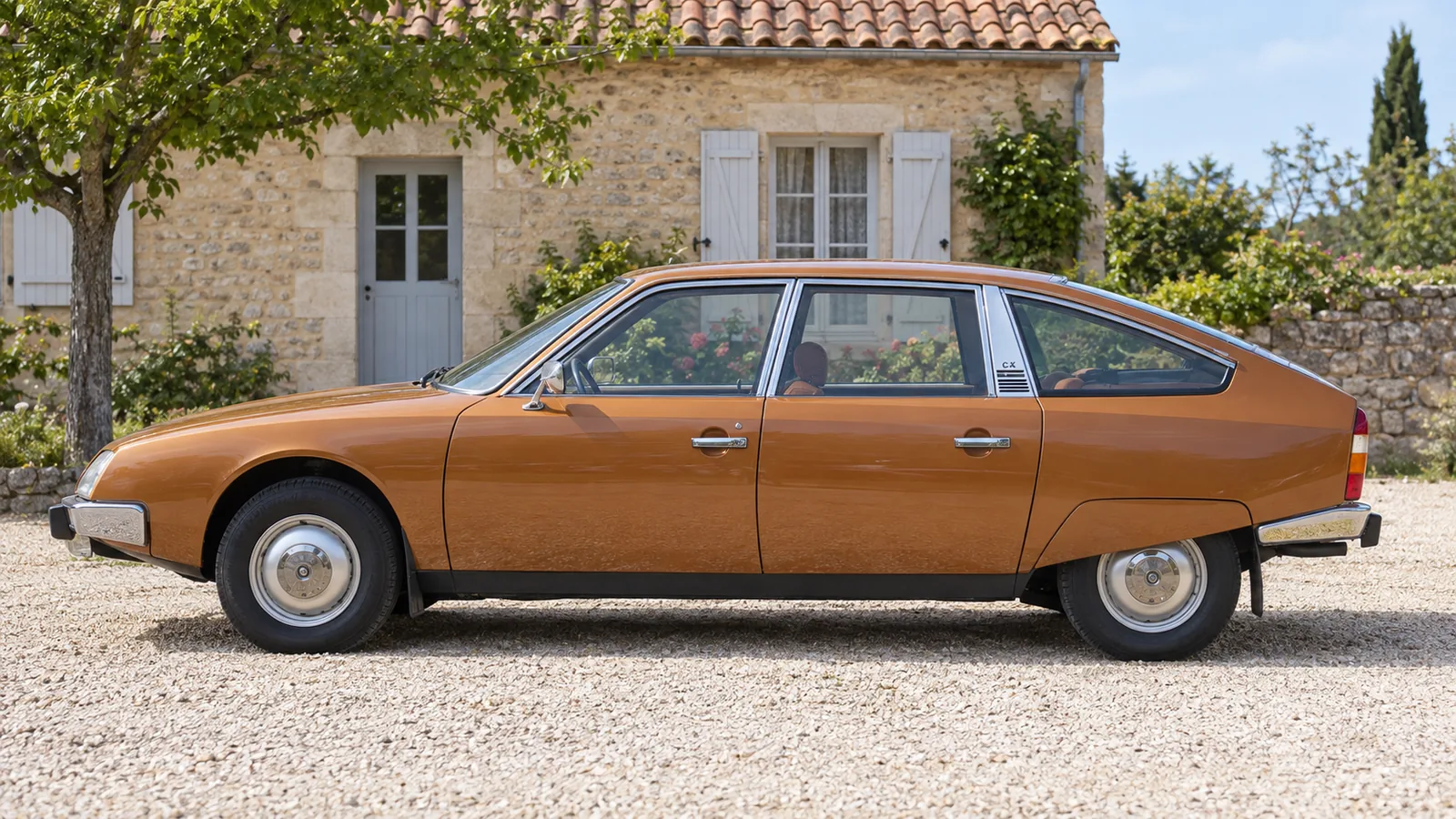 Citroën CX 2000 Confort 1974 года, боковой вид