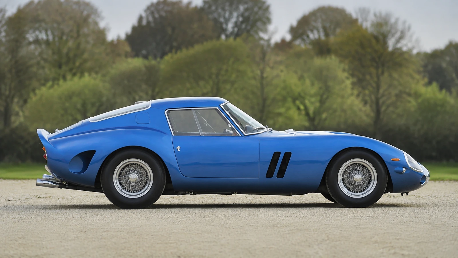 Профиль Ferrari 250 GTO Series I с двумя выходами воздуха за передним колесом