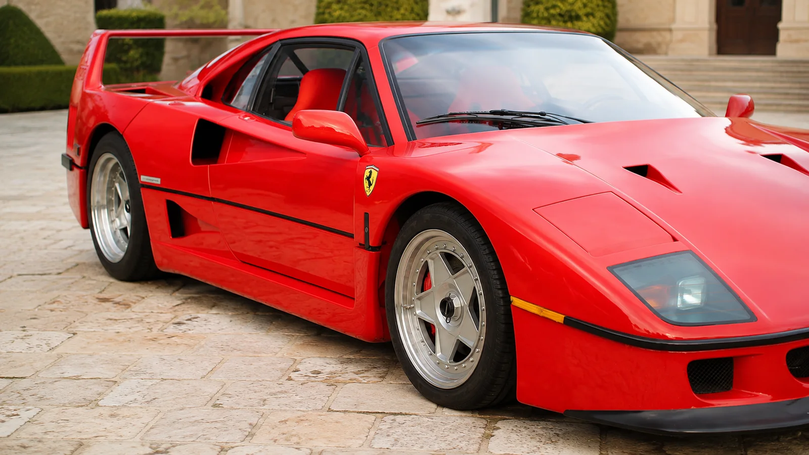 Колесо, боковой воздухозаборник и кузов Ferrari F40