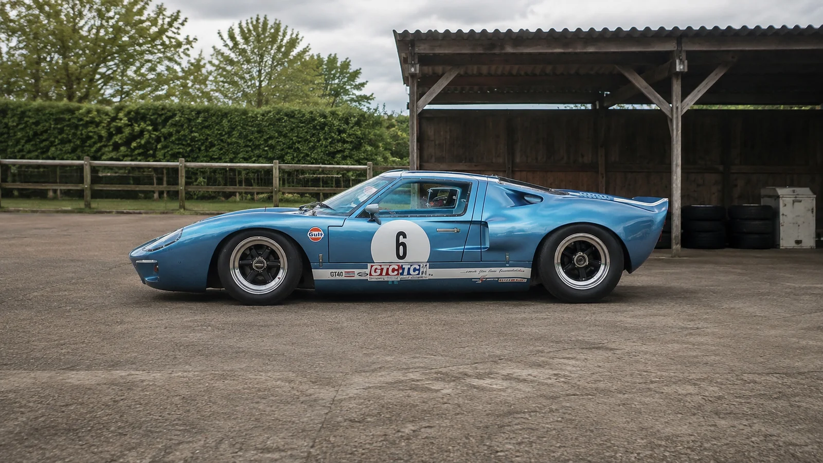 Низкая кабина Ford GT40 Mk I, вид сбоку