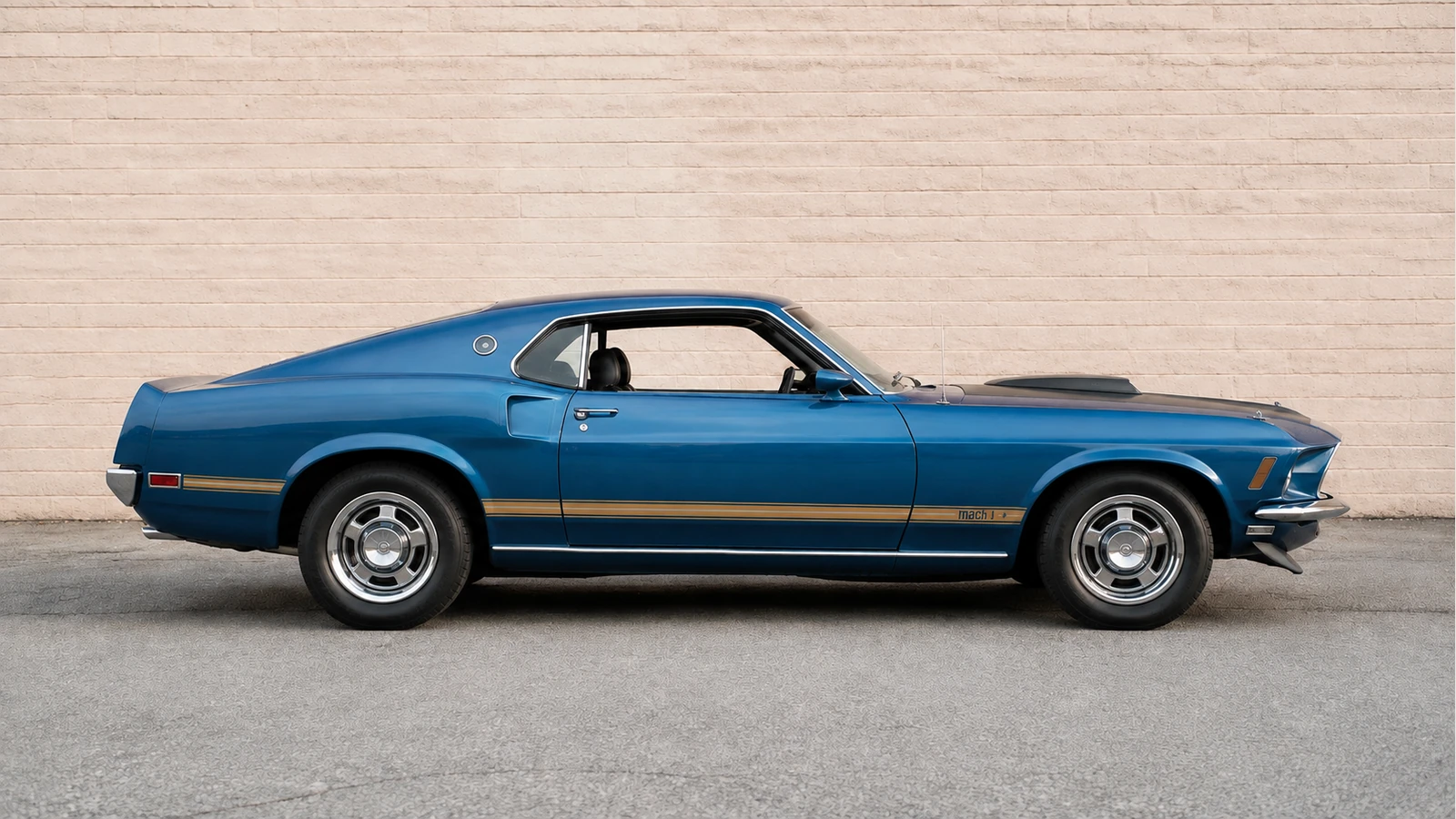 Ford Mustang Mach 1 1969 года в профиль