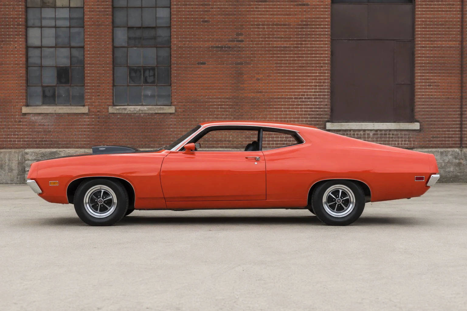 Двухдверный Torino Cobra SportsRoof в профиль
