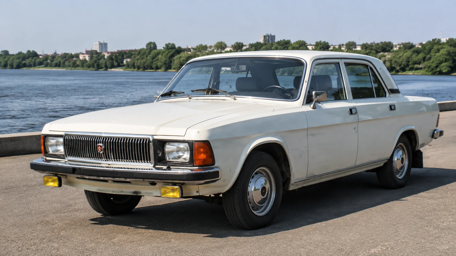 Ранняя ГАЗ-3102 «Волга» 1982 года с первоначальной облицовкой