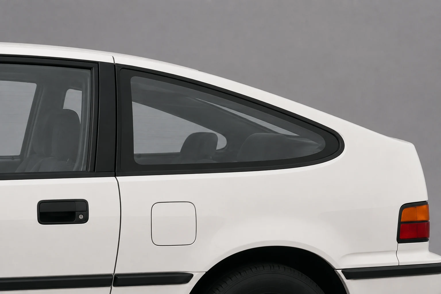 Треугольное боковое стекло и короткая корма Honda CR-X