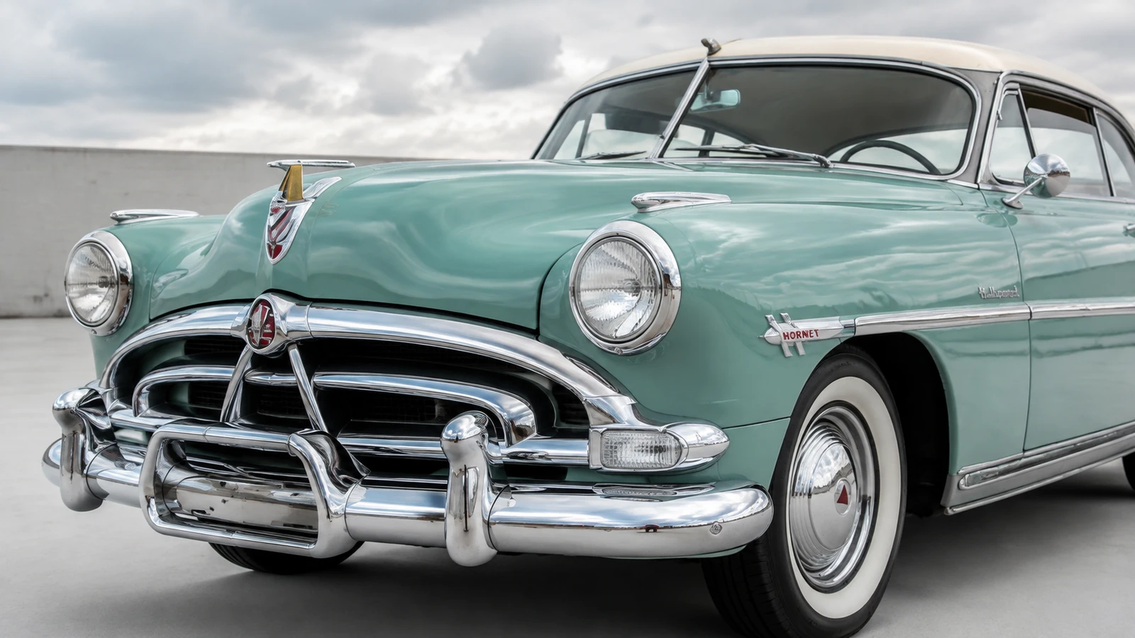 Передок Hudson Hornet Hollywood 1952 года с разделённым ветровым стеклом