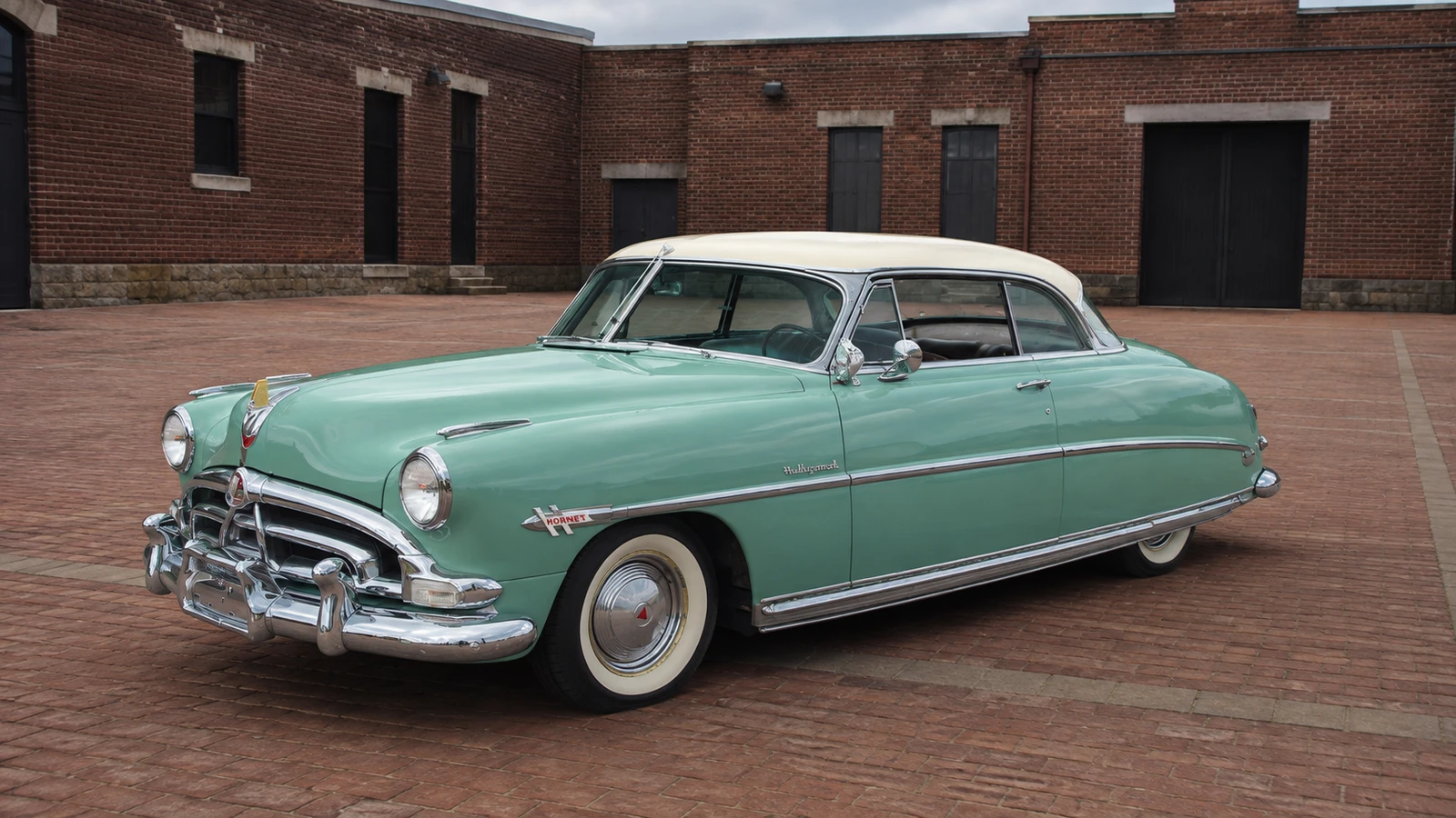 Hudson Hornet Hollywood 1952 года: двухдверный хардтоп с низкой линией крыши