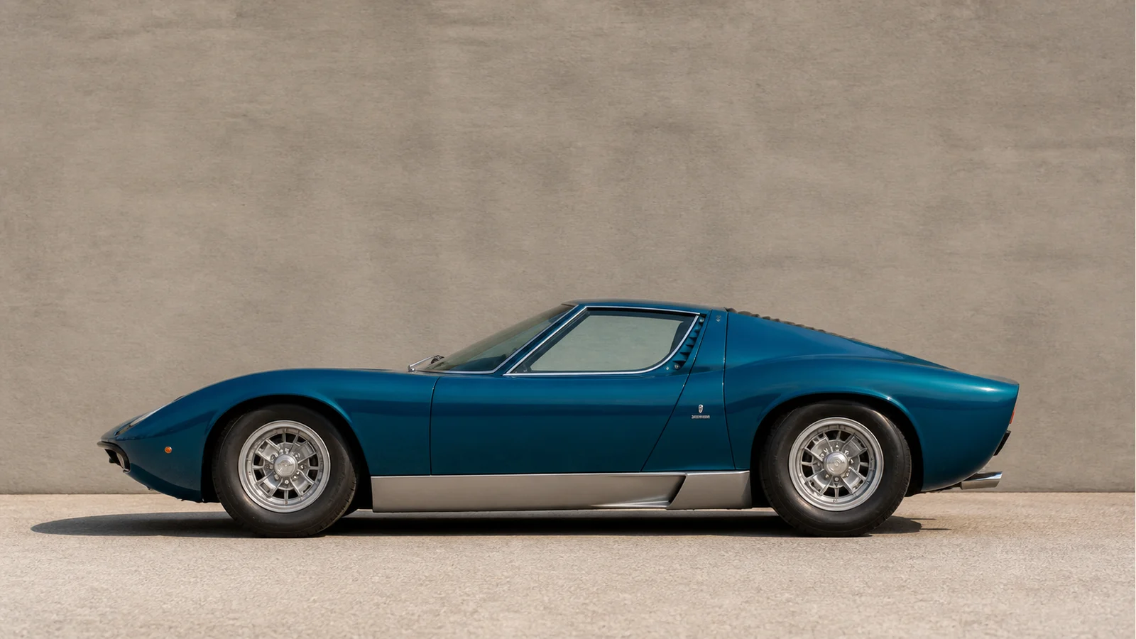 Lamborghini Miura P400 с низкой крышей и коротким передним свесом