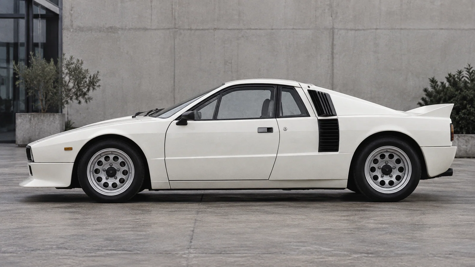 Боковой профиль Lancia Rally 037