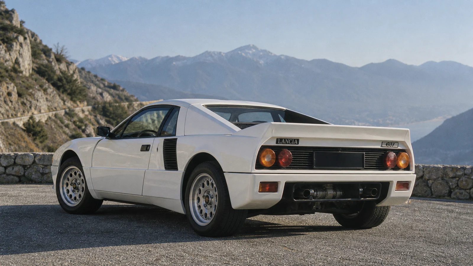 Lancia Rally 037 Stradale сзади