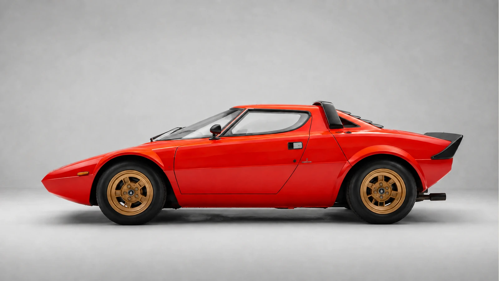 Компактный профиль дорожной Stratos HF с колёсами Campagnolo.