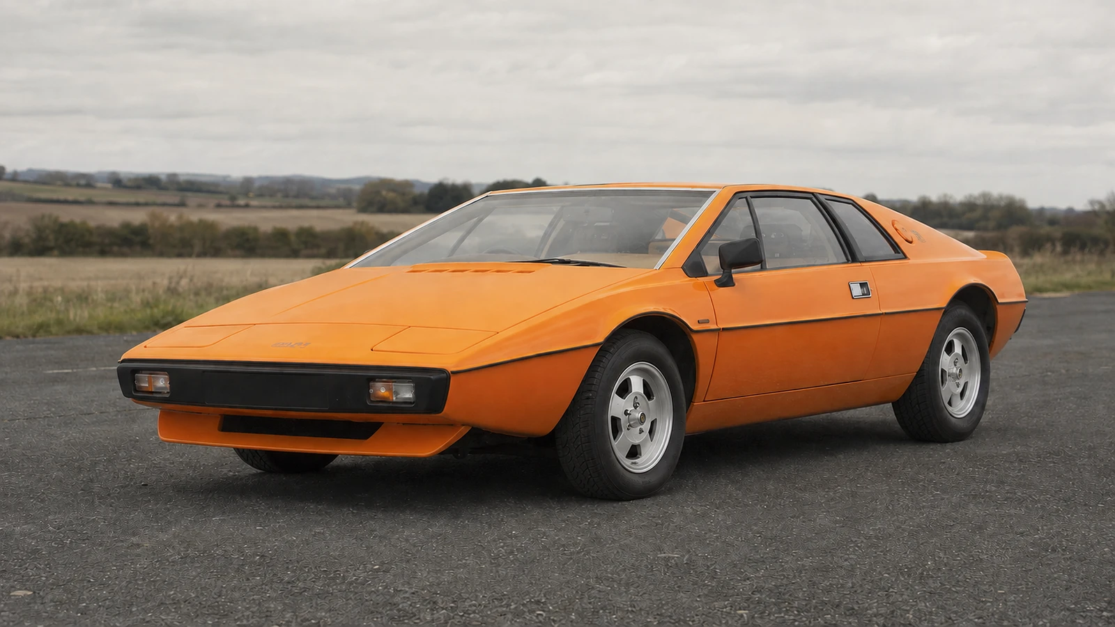 Lotus Esprit S1 1976 года с чистыми линиями кузова Джуджаро