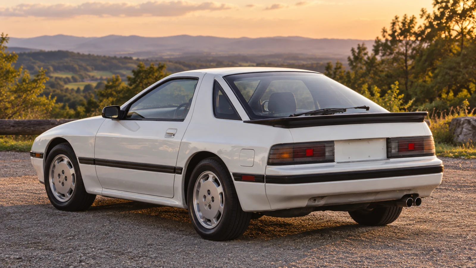 Mazda Savanna RX-7 FC GT-X 1986 года, вид сзади слева в три четверти