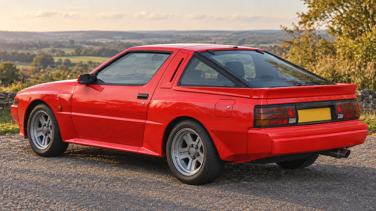 Mitsubishi Starion, дорожное ширококузовное купе 1988 года, вид сзади в три четверти
