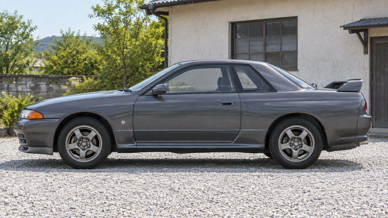 Nissan Skyline GT-R BNR32 1989 года, боковой вид