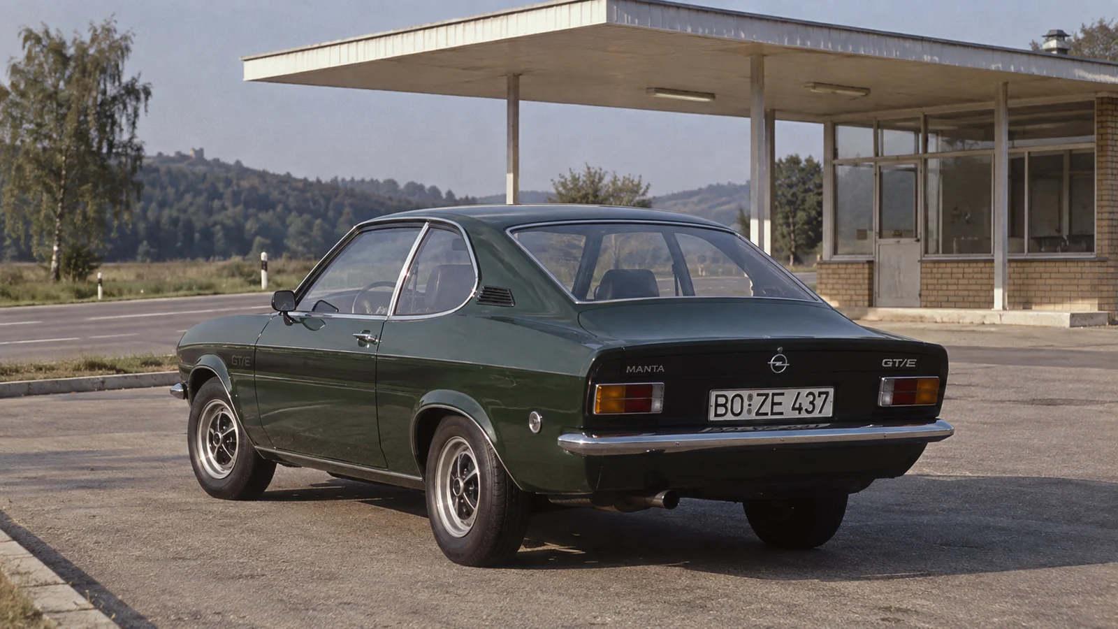 Opel Manta A GT/E 1974 года, вид сзади