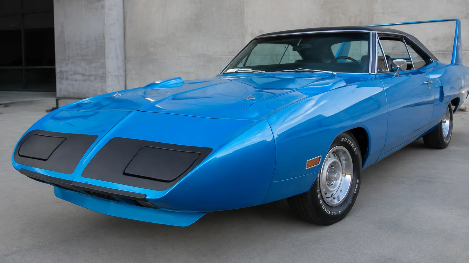 Передний обтекатель Superbird с закрытыми крышками фар