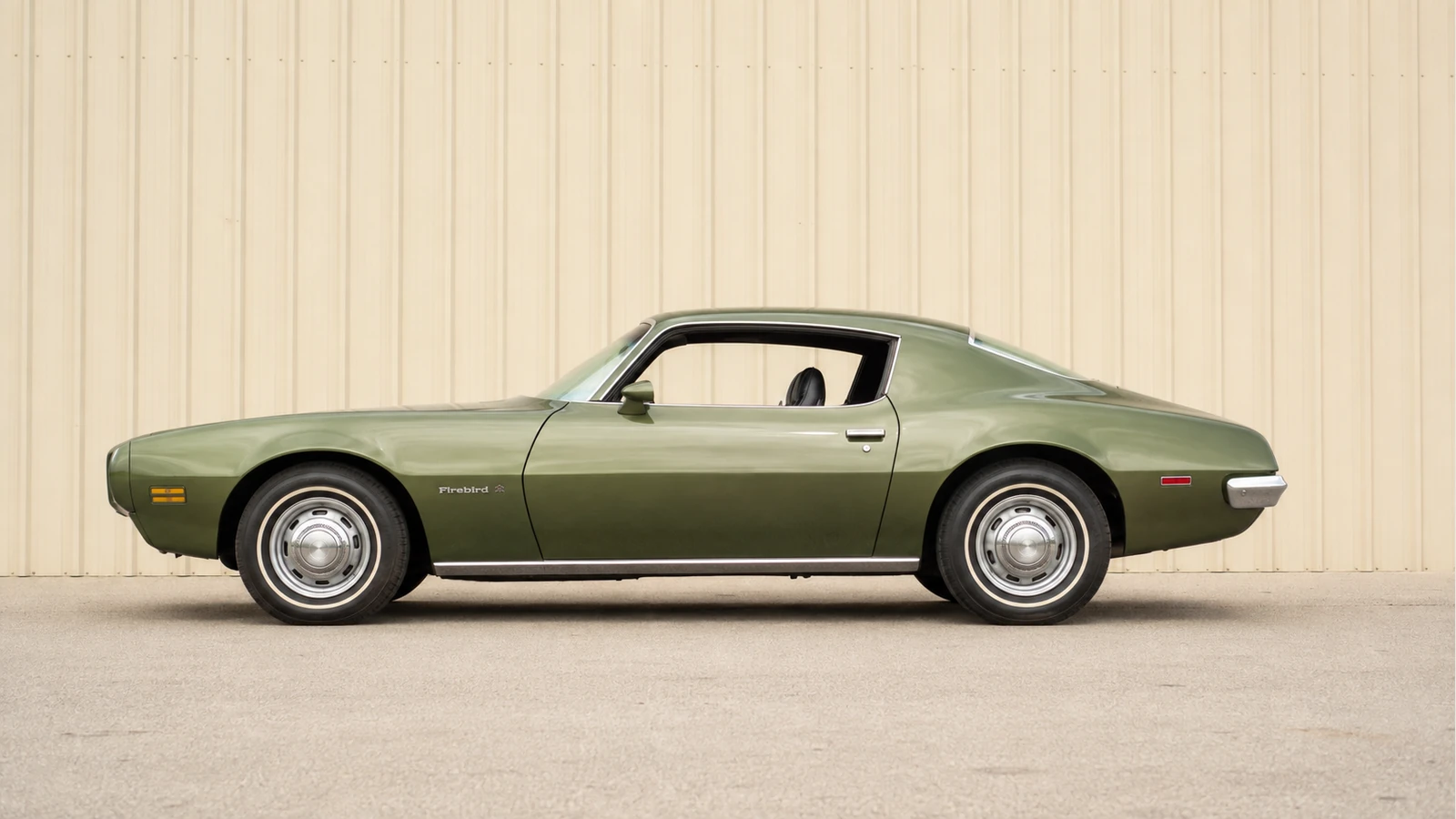 Pontiac Firebird 1970 года в базовом оформлении — профиль