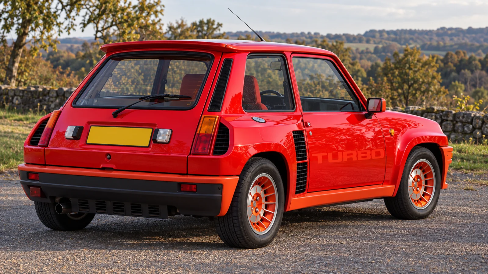 Renault 5 Turbo первой серии, 1981 год, вид сзади в три четверти