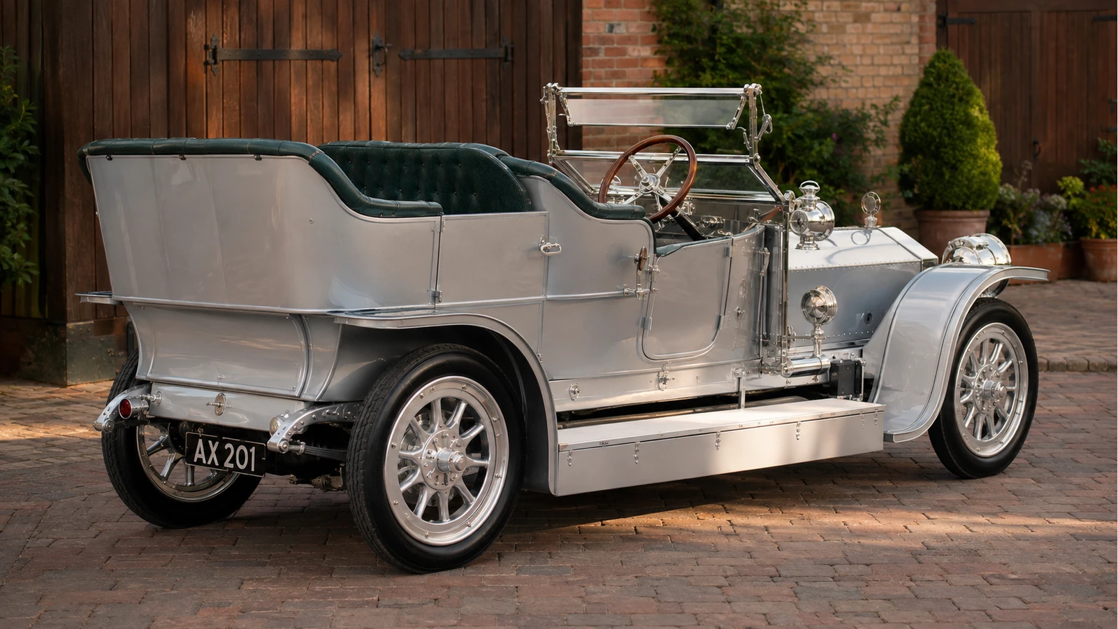 Rolls-Royce Silver Ghost AX201 1907 года — задний ракурс