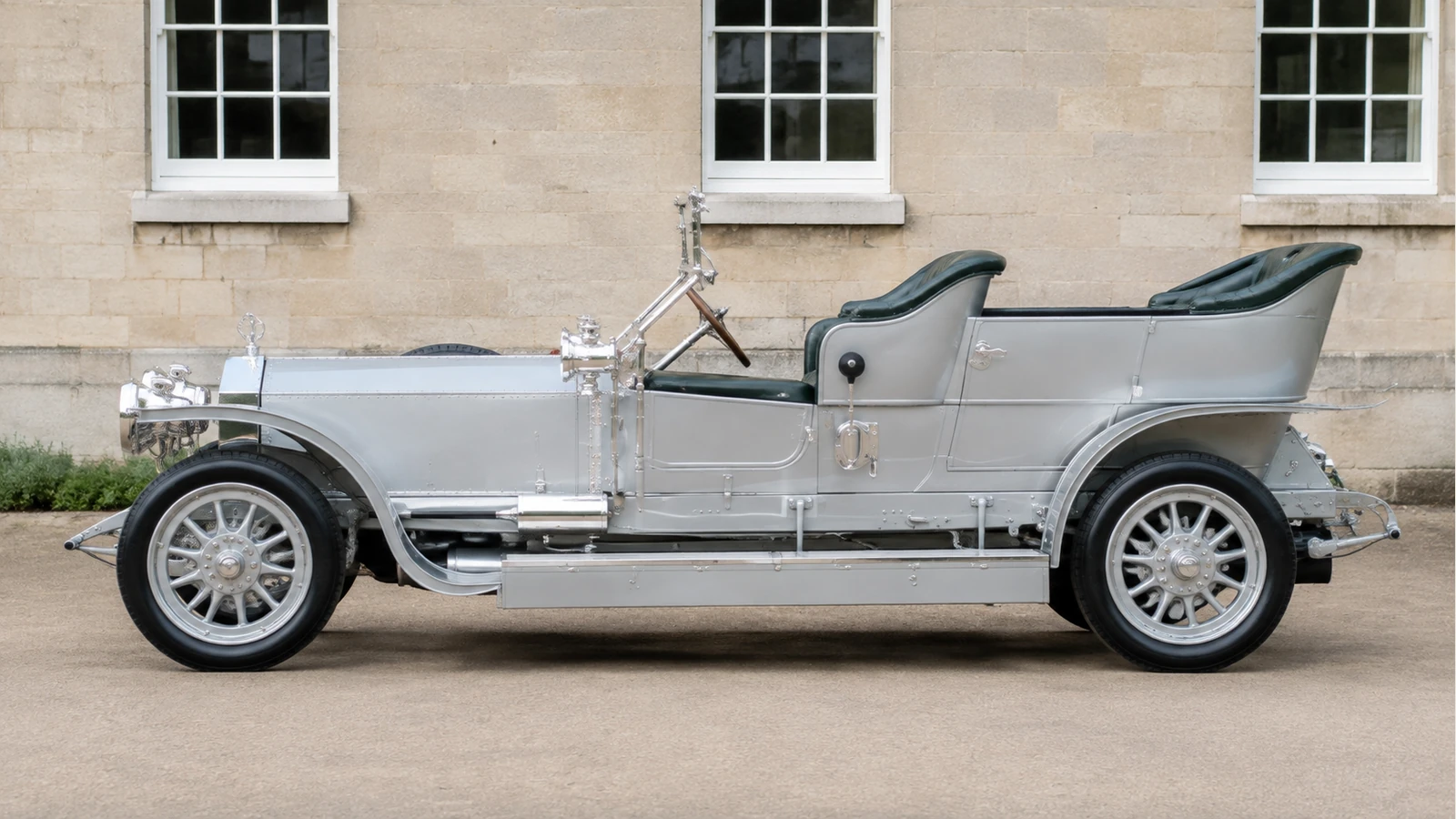 Rolls-Royce Silver Ghost AX201 1907 года — вид сбоку
