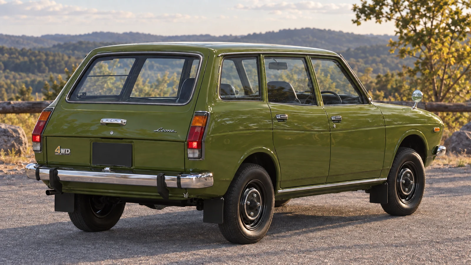 Subaru Leone 4WD Estate Van 1972 года, вид сзади в три четверти