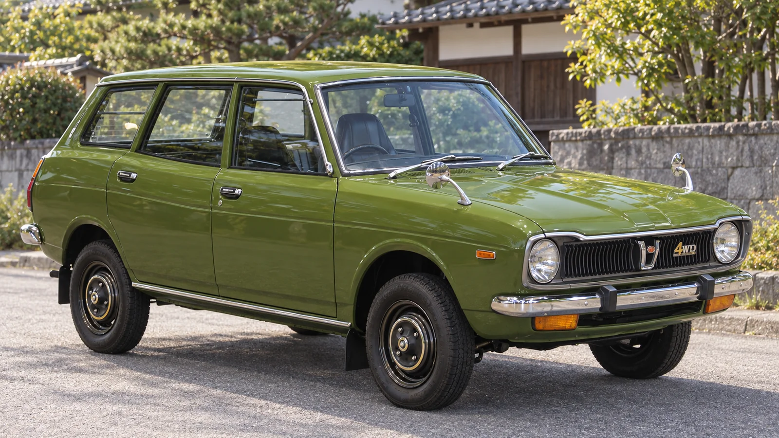 Subaru Leone 4WD Estate Van 1972 года, вид спереди в три четверти