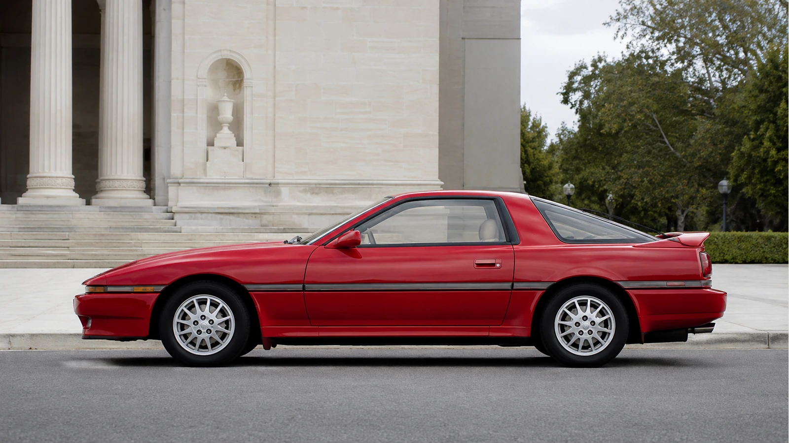 Toyota Supra A70 3.0 GT Turbo 1986 года — вид сбоку