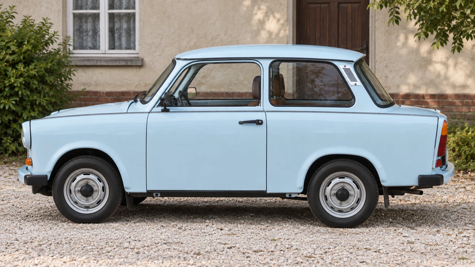 Trabant 601 S около 1980 года, боковой вид