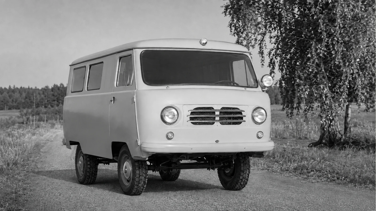 Санитарный УАЗ-450А начала 1960-х с гнутым ветровым стеклом и ранней решёткой.
