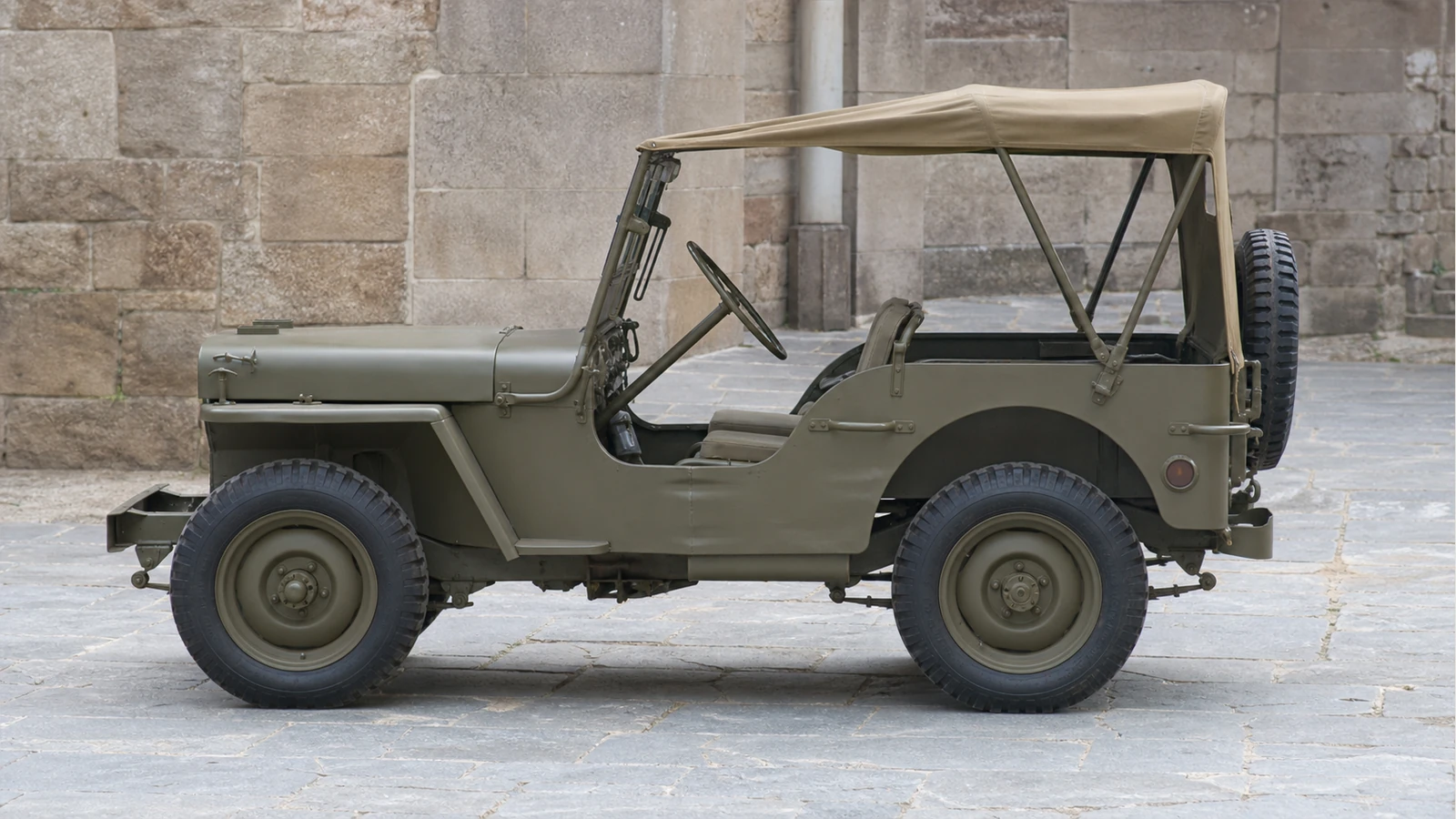 Willys MB 1943 года, боковой профиль с открытыми бортами