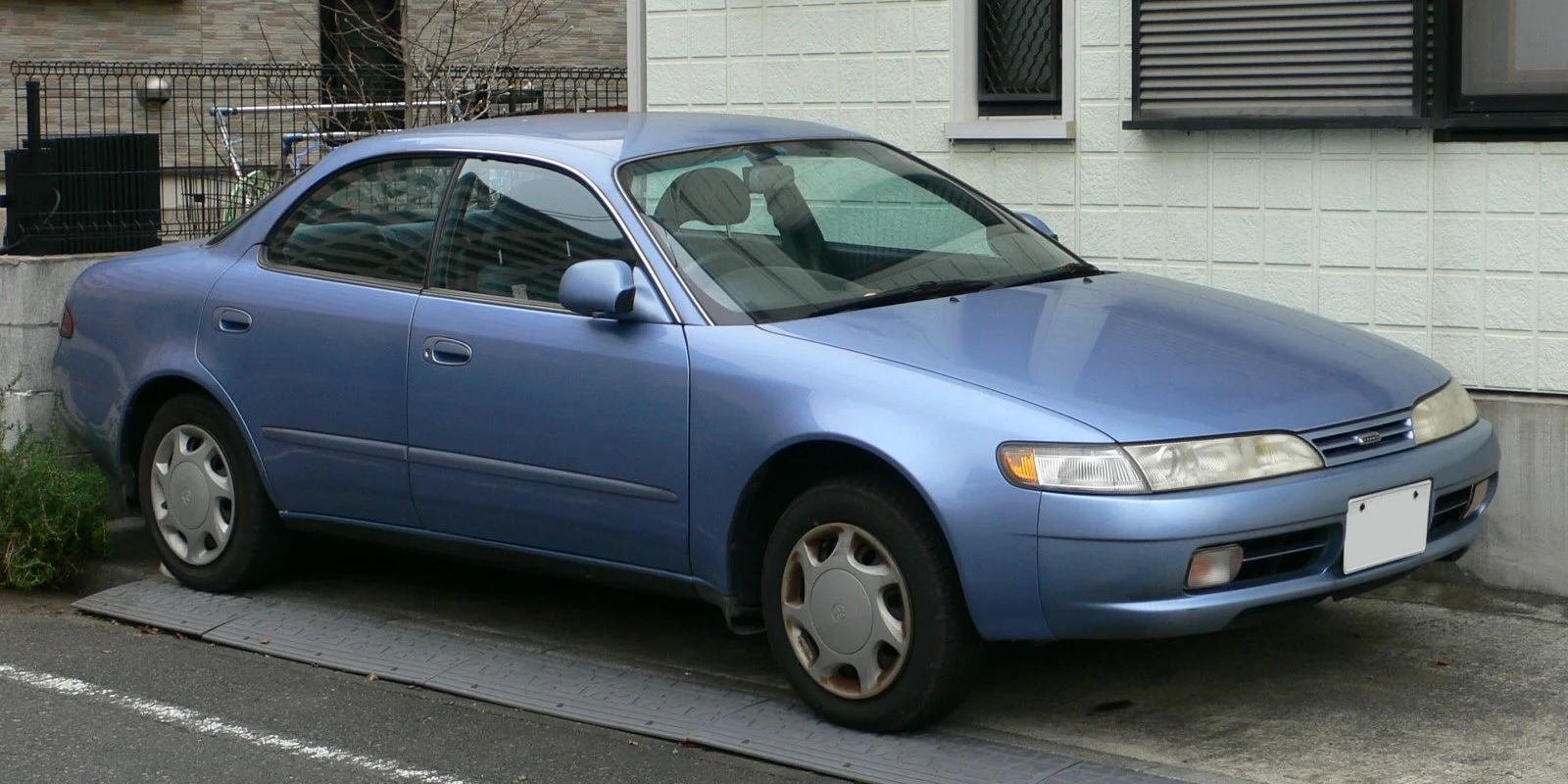 Toyota Corolla Ceres, вид спереди и сбоку