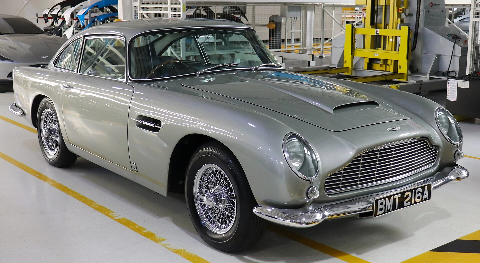 Серебристый Aston Martin DB5, снятый Vauxford в Гейдоне в 2019 году