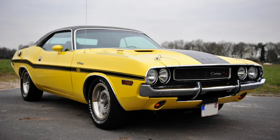 Dodge Challenger первого поколения с закрытым двухдверным кузовом