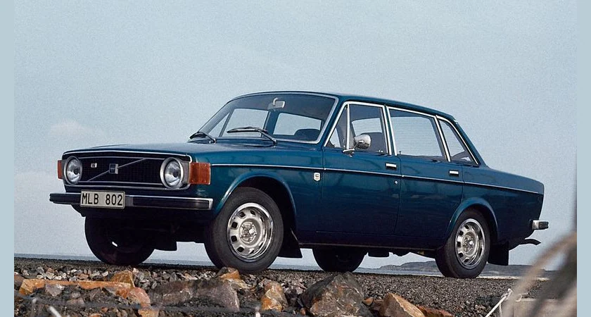 Volvo 144, четырёхдверный седан семейства 140